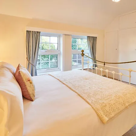 Prázdninový dům Host & - Ailsa