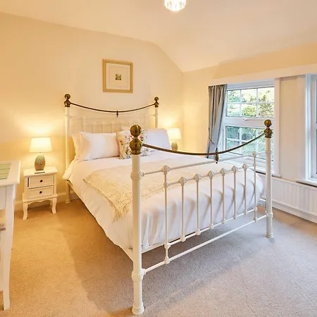 Host & - Ailsa Great Broughton