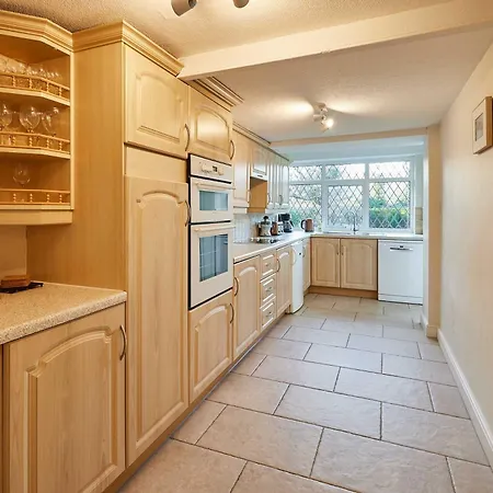 Host & - Ailsa * Great Broughton