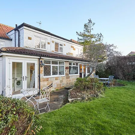 Prázdninový dům Host & - Ailsa *